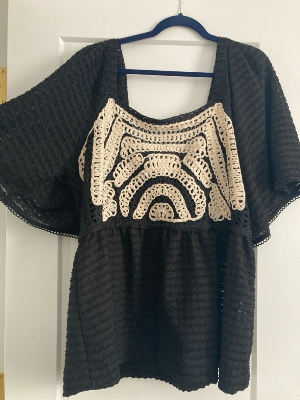 Anthropology Sarah Hahn Black Flutter Sleeve Blouse w/ Cream Crochet Accent Plus